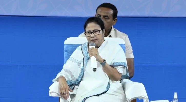 নাগরিকত্ব নিয়ে ভয় পাবেন না, আসাম হতে দেব না: মমতা