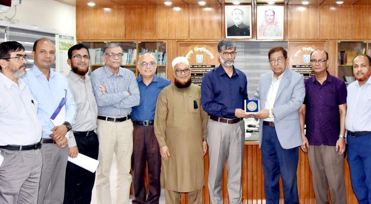 খুবি উপাচার্যের সঙ্গে অ্যাক্রেডিটেশন কাউন্সিল চেয়ারম্যানের সাক্ষাৎ