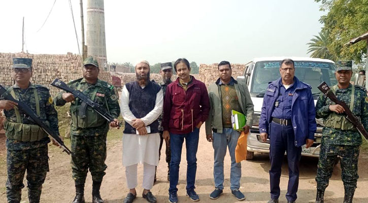 দেবহাটায় চার ইটভাটাকে তিন লাখ টাকা জরিমানা  