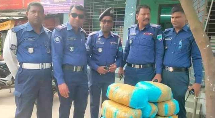 চেকপোস্টে ২ বস্তা গাঁজা ফেলে পালালেন মাদককারবারিরা 