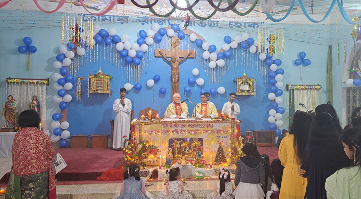 ভাবগাম্ভীর্যের সঙ্গে বড়দিন উদযাপন
