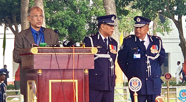 কোনো দলের তল্পিবাহক হবেন না, পুলিশকে স্বরাষ্ট্র উপদেষ্টা