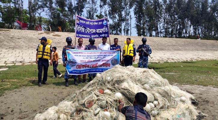 মেঘনায় ৩০০ কেজি পোনামাছ-কারেন্ট জাল জব্দ, আটক ২