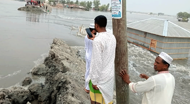 আশাশুনিতে খোল‌পেটুয়ার বাঁধ ভে‌ঙে ১০ গ্রাম প্লা‌বিত