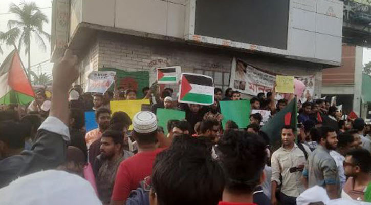 গাজায় গণহত্যার প্রতিবাদে মিরপুর ১০ নম্বর গোল চত্বরে বিক্ষোভ