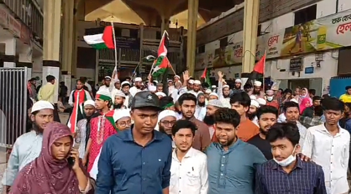 ট্রেনযোগে ঢাকায় প্রবেশ করেছে হাজার হাজার মানুষ