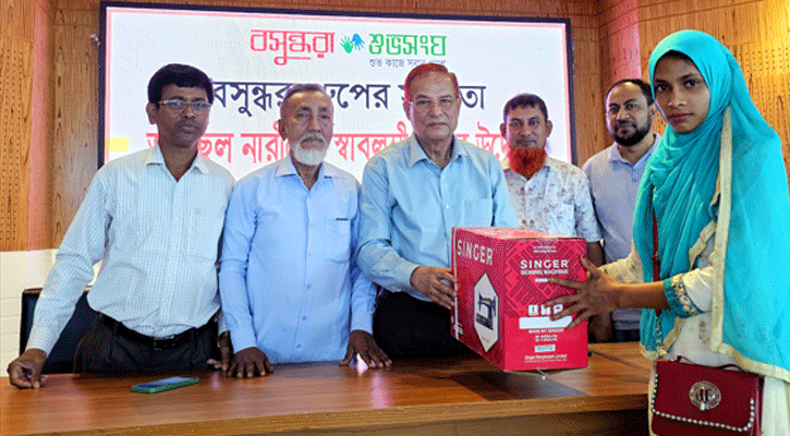 বসুন্ধরা শুভসংঘের সেলাই মেশিনে ‘নতুন করে বাঁচার স্বপ্ন’