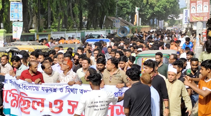 উপদেষ্টা আসিফ মাহমুদকে নিয়ে অপপ্রচারের অভিযোগে বিক্ষোভ 
 